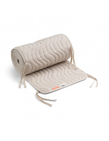 Done by Deer - Quilted bed bumper w/strings Waves Sand